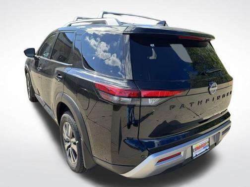 2025 Nissan Pathfinder SL 4WD