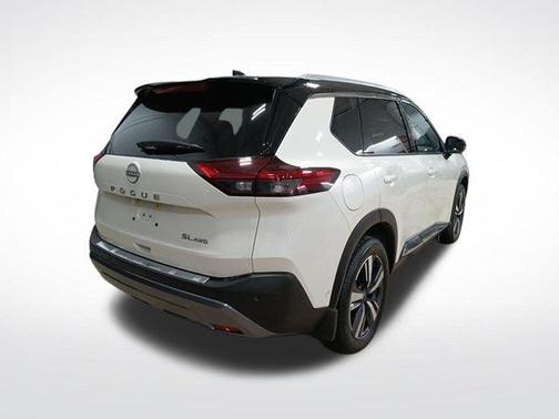 Pearl White Tricoat/Super Black 2023 Nissan Rogue SL
