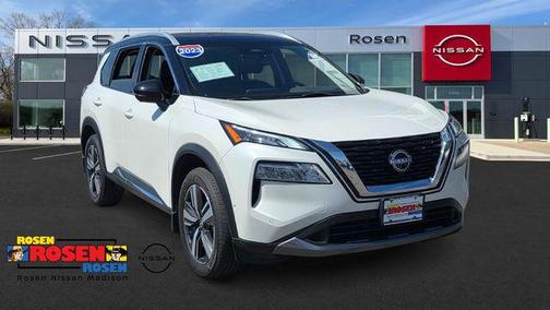 Pearl White Tricoat/Super Black 2023 Nissan Rogue SL