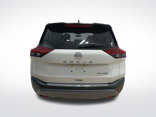 Pearl White Tricoat/Super Black 2023 Nissan Rogue SL
