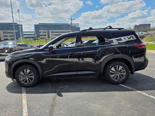 Super Black 2026 Nissan Pathfinder SV