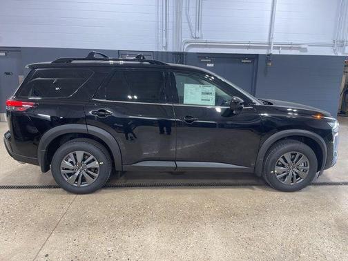 Super Black 2026 Nissan Pathfinder SV