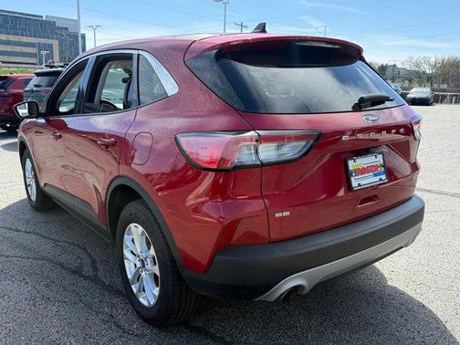 Rapid Red Metallic Tinted Clearcoat 2022 Ford Escape SE