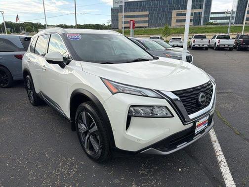 Pearl White Tricoat 2023 Nissan Rogue SL