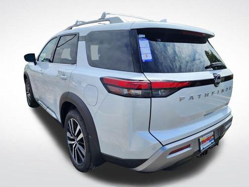 2025 Nissan Pathfinder Platinum 4WD