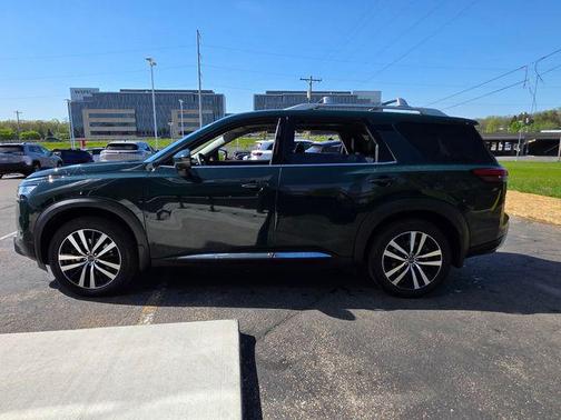 Obsidian Green Pearl 2024 Nissan Pathfinder Platinum 4WD