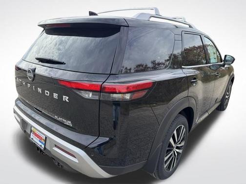 2025 Nissan Pathfinder Platinum 4WD