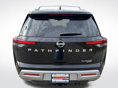 2025 Nissan Pathfinder Platinum 4WD