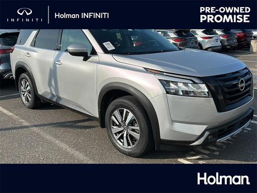2022 Nissan Pathfinder SL