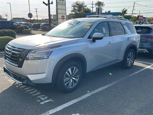 2022 Nissan Pathfinder SL