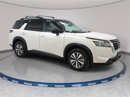 2022 Nissan Pathfinder SL