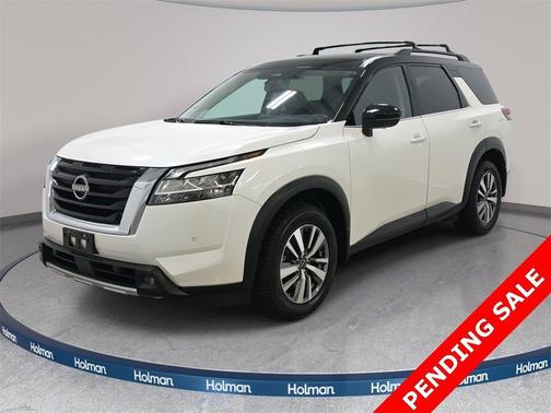 2022 Nissan Pathfinder SL