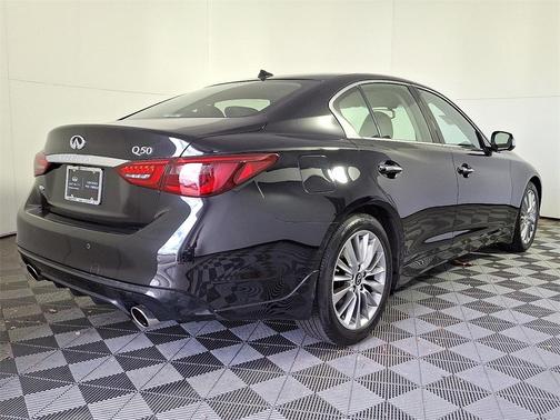 2022 INFINITI Q50 LUXE