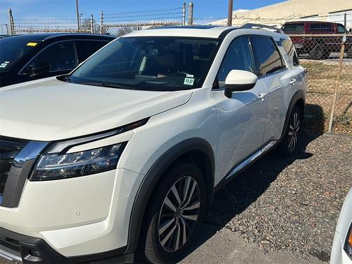 2022 Nissan Pathfinder Platinum
