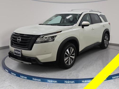 White 2023 Nissan Pathfinder SL
