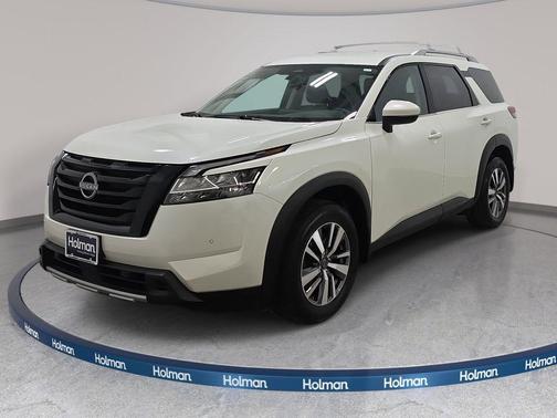 White 2023 Nissan Pathfinder SL
