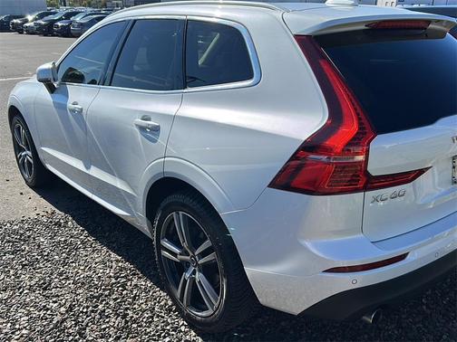 2021 Volvo XC60 T5 Momentum