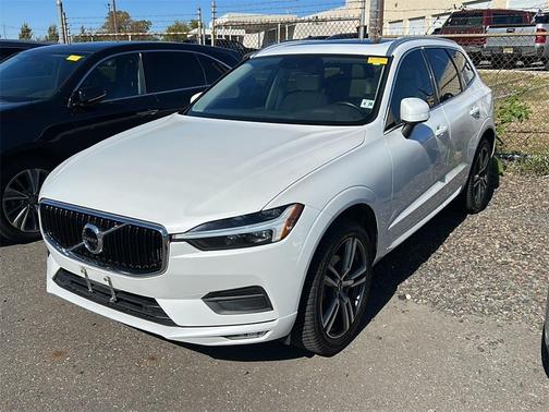 2021 Volvo XC60 T5 Momentum