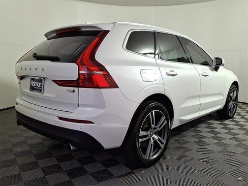 2021 Volvo XC60 T5 Momentum