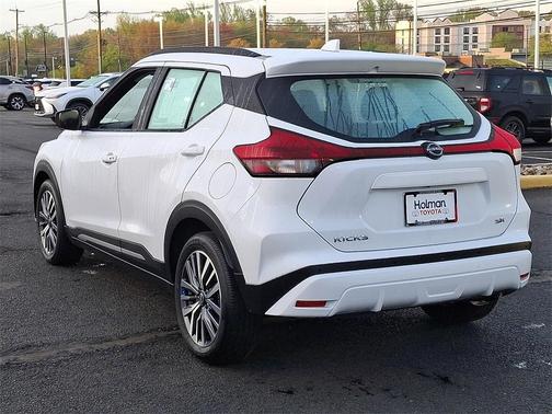 2024 Nissan Kicks SR