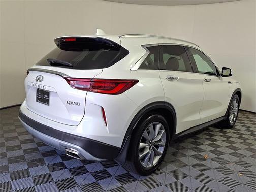 2022 INFINITI QX50 Luxe
