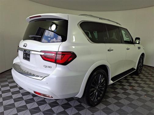 2023 INFINITI QX80 SENSORY