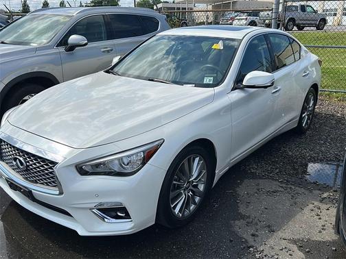 2022 INFINITI Q50 LUXE