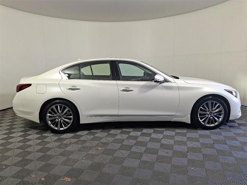 2022 INFINITI Q50 LUXE
