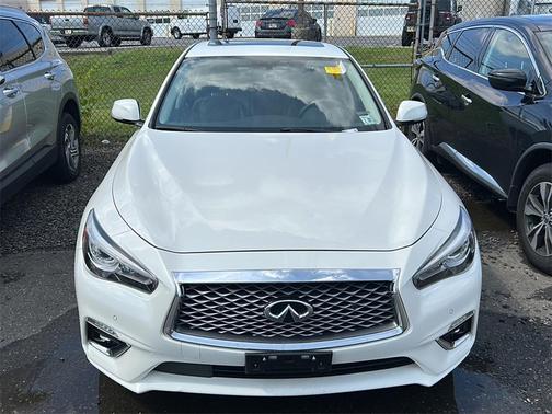 2022 INFINITI Q50 LUXE