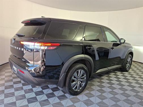 2024 Nissan Pathfinder S