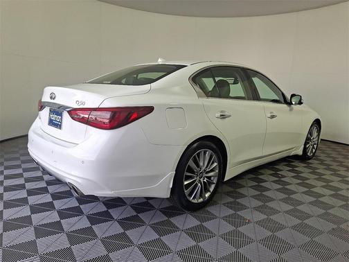 2022 INFINITI Q50 LUXE