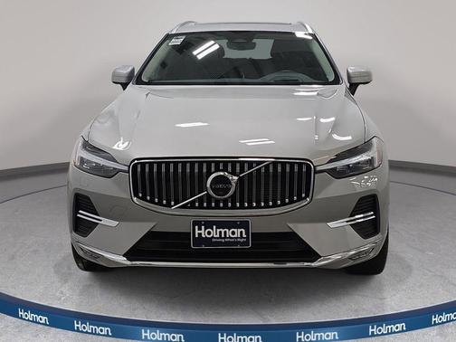 Silver 2022 Volvo XC60 B5 Inscription