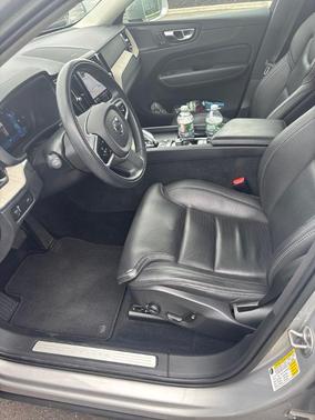 Silver 2022 Volvo XC60 B5 Inscription