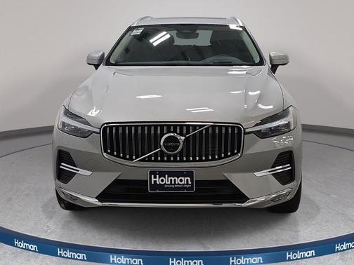 Silver 2022 Volvo XC60 B5 Inscription