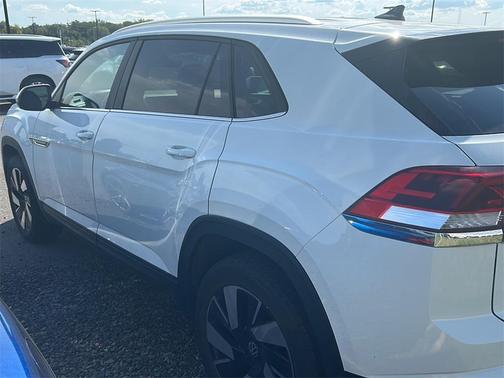 2024 Volkswagen Atlas Cross Sport 2.0T SE w/Technology