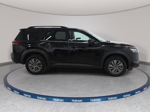 Super Black 2025 Nissan Pathfinder SV