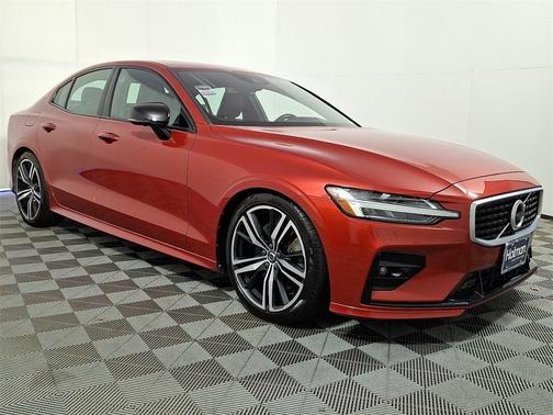 2019 Volvo S60 T6 R-Design