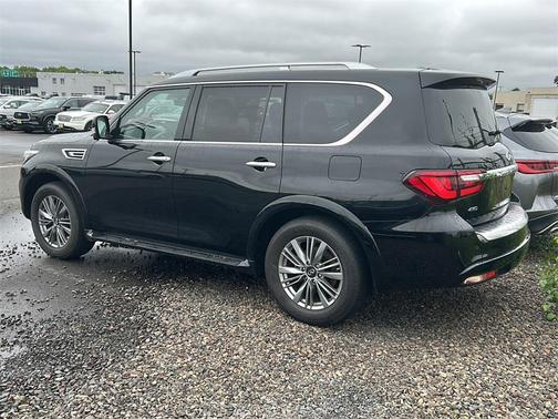 2022 INFINITI QX80 Luxe
