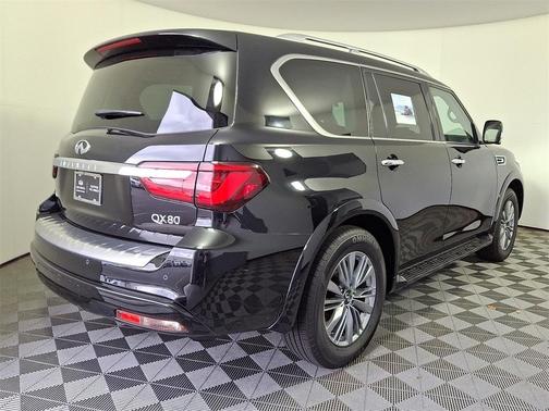 2022 INFINITI QX80 Luxe