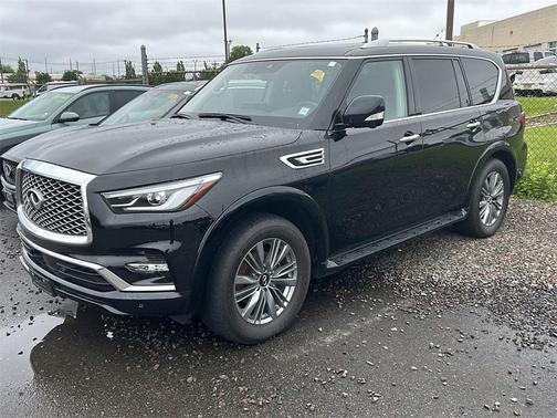 2022 INFINITI QX80 Luxe