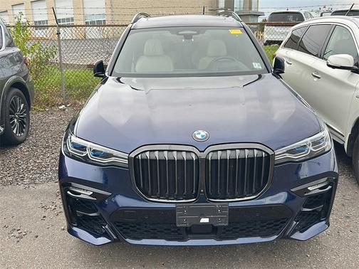 2022 BMW X7 M50i