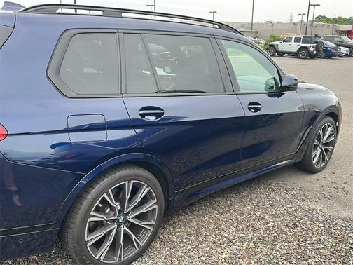 2022 BMW X7 M50i