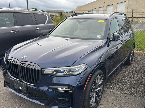 2022 BMW X7 M50i