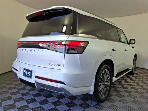 2025 INFINITI QX80 Luxe