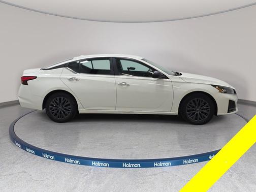 Glacier White 2025 Nissan Altima SV