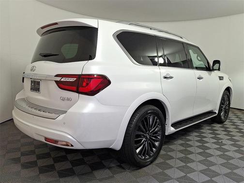 2023 INFINITI QX80 SENSORY