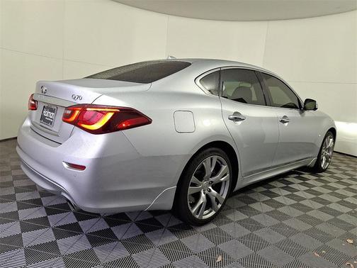 2015 INFINITI Q70 3.7