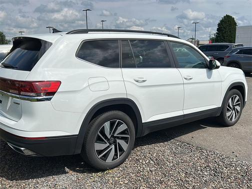 2024 Volkswagen Atlas 2.0T SE