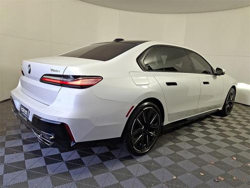 2023 BMW 760 760i xDrive