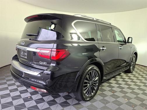2023 INFINITI QX80 SENSORY
